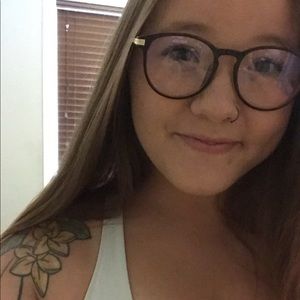 Meet your Posher, Monique